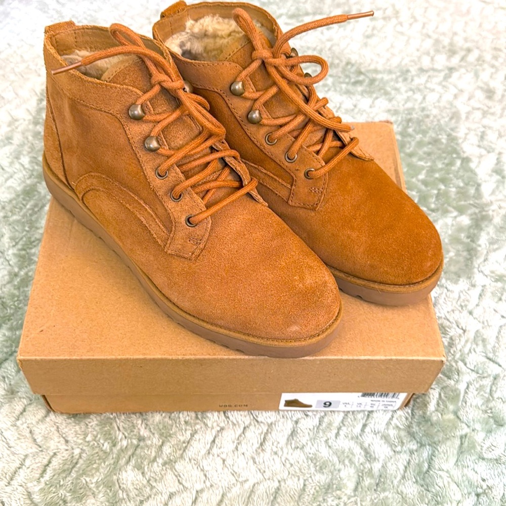 UGG Bethany!! Size 9!!